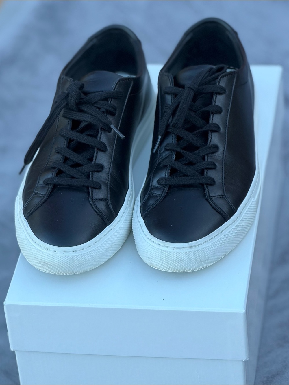 Common Project Men's Black Leather Low-Top Sneakers with White Sole